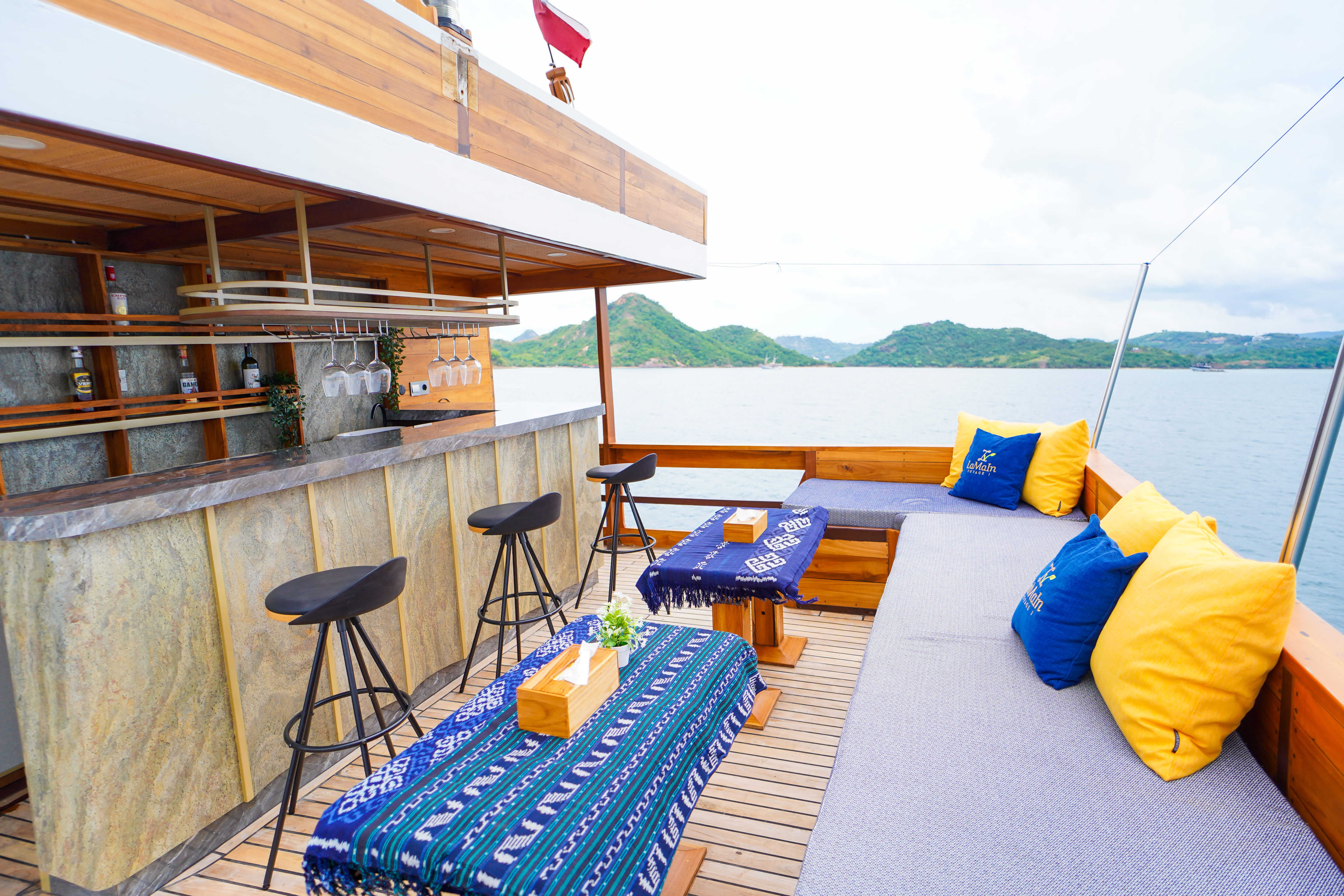 Lamain 1 Phinisi sailing