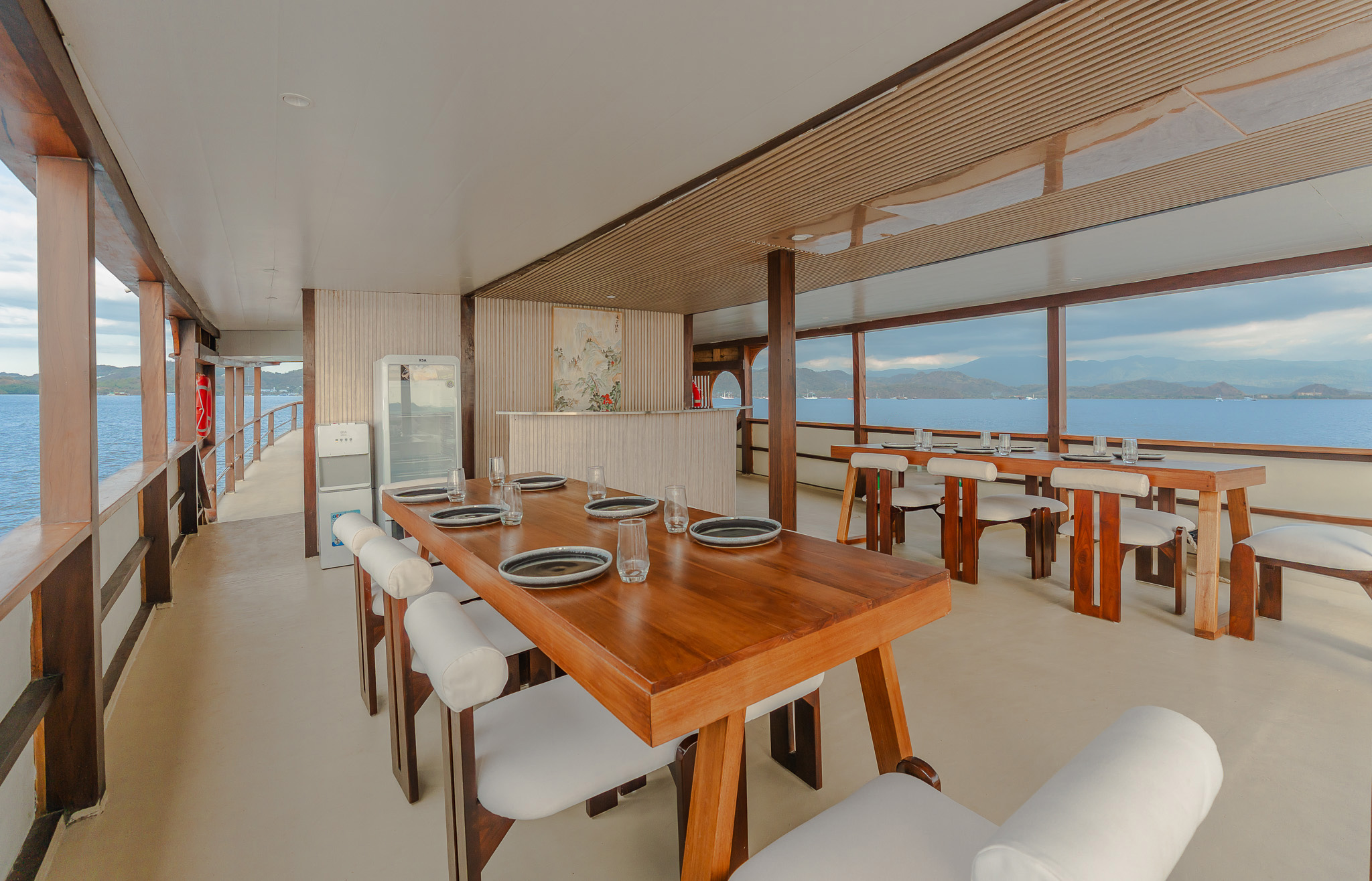 SORA Phinisi sailing