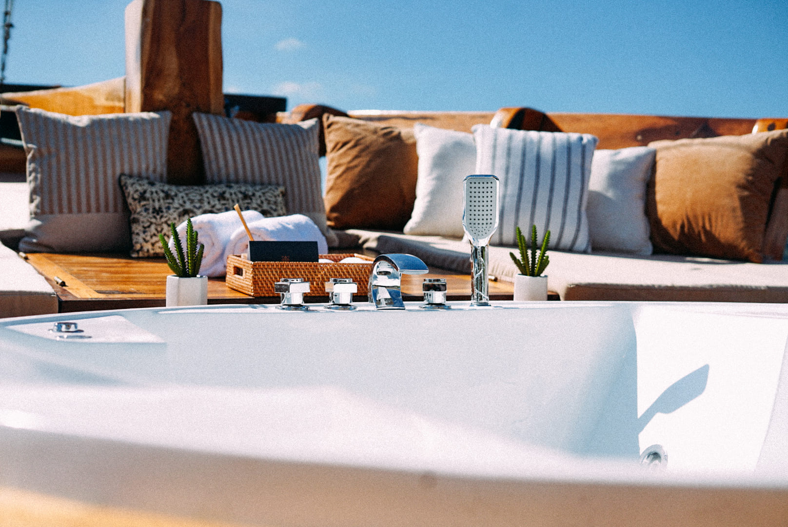 Angelica Liveaboard Phinisi sailing