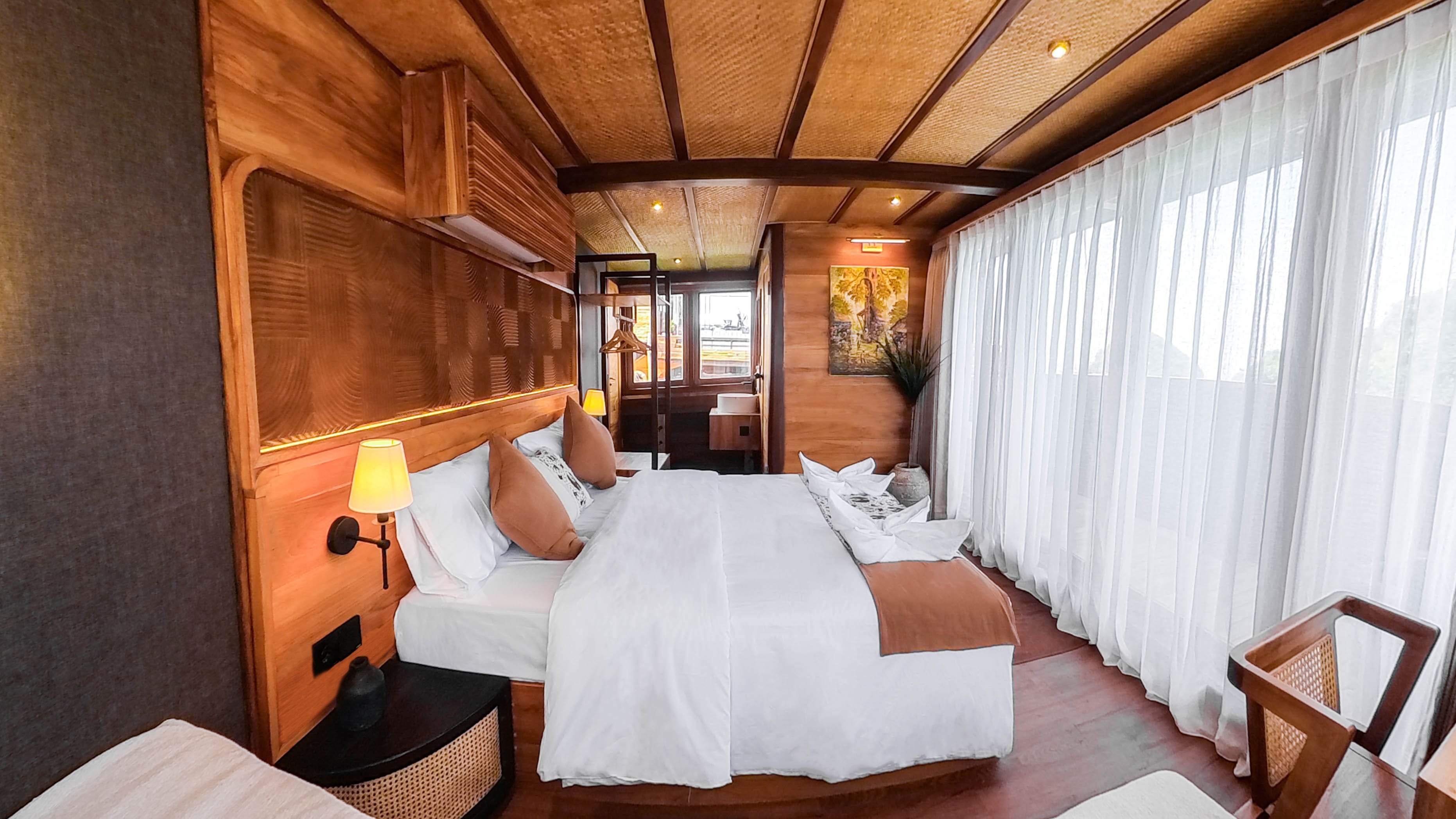 VIP Cabin (180° Sea View)