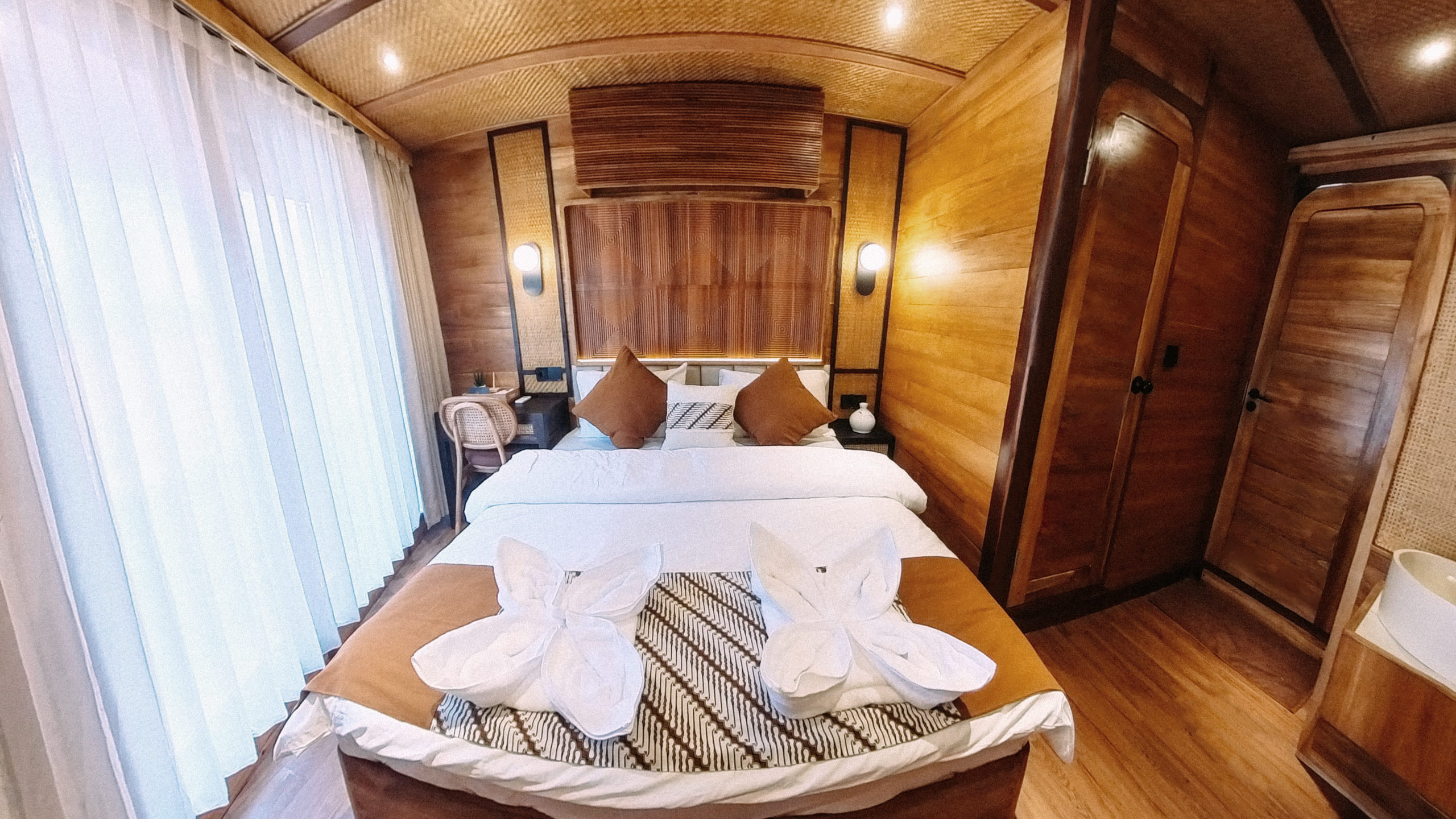 Master Cabin (Batik, Keris, & Wayang)